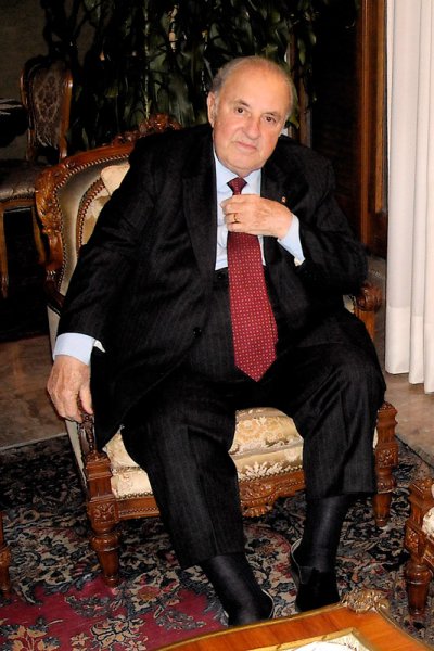Italian tenor Carlo Bergonzi made his professional operatic debut at the Teatro Donizetti in Bergamo, appearing as a baritone in Mascagni's 