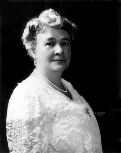 Ernestine Schumann-Heink, Bohemian-born operatic contralto especially noted in Wagner repertory, was born near Prague.