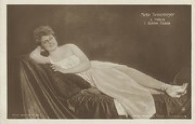 Meta Seinemeyer, German spinto soprano acclaimed in Wagner and Verdi and a member of the celebrated Dresden Opera ensemble under Fritz Busch, was born in Berlin.