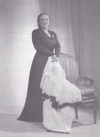 Italian operatic mezzo-soprano Ebe Stignani was born in Naples.
