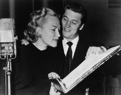 American operatic soprano Dorothy Kirsten was born in Montclair, New Jersey.
