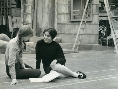 Birth of New Zealand lyric soprano Dame Kiri Te Kanawa.