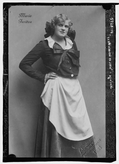 Czech dramatic soprano Maria Jeritza died in Orange, New Jersey.