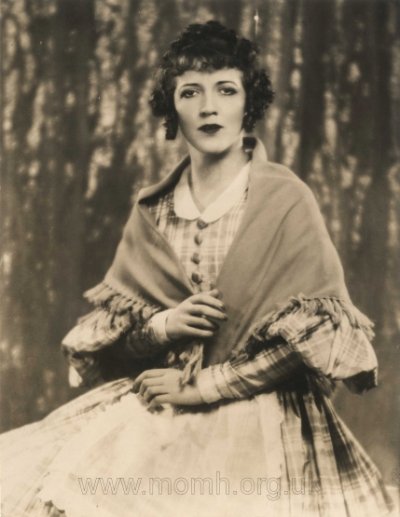Dora Labbette, English soprano who also performed under the name Lisa Perli and sang leading roles including Mimì in "La bohème", died in Selsey, West Sussex.